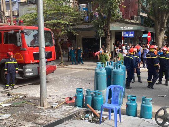 Nổ b&igrave;nh gas tại nh&agrave; h&agrave;ng g&agrave; r&aacute;n Bonchon, nhiều người bị thương - Ảnh 5.