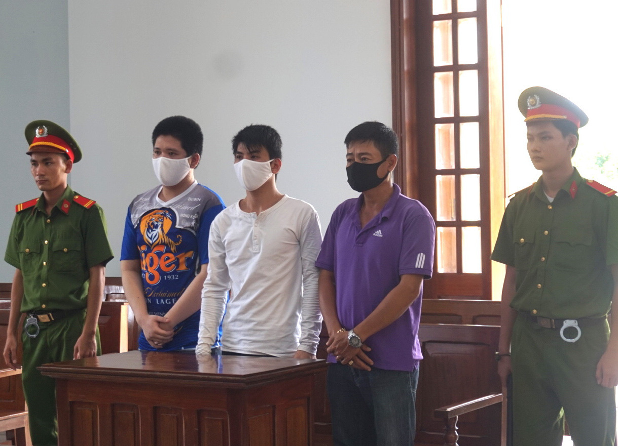 Màn kịch của người cha trong vụ con gái 12 tuổi bị hiếp dâm