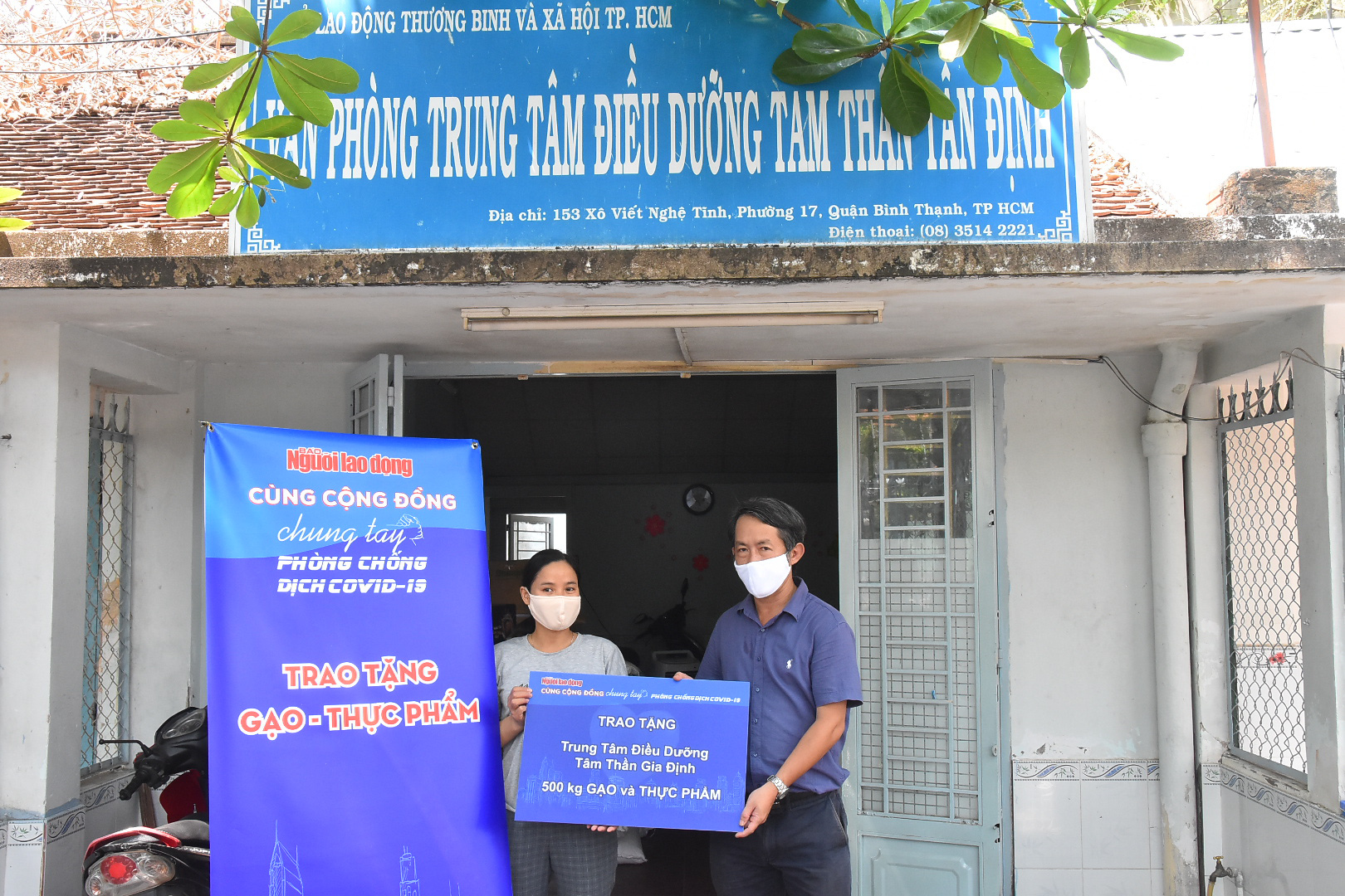 "Hậu ATM thực phẩm": Hơn 1 tấn gạo, thức ăn đến với trẻ mồ côi, người tâm thần