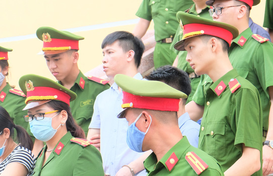 5 lãnh đạo cấp phòng ở Công an tỉnh Hòa Bình nhờ xem điểm cho con - Ảnh 3.