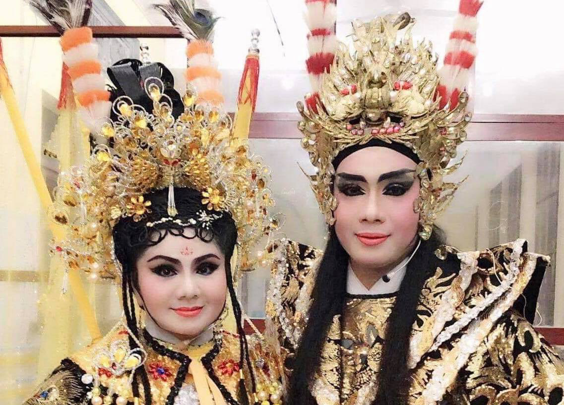 Sân khấu sáng đèn trở lại, nghệ sĩ rộn ràng trên sàn tập