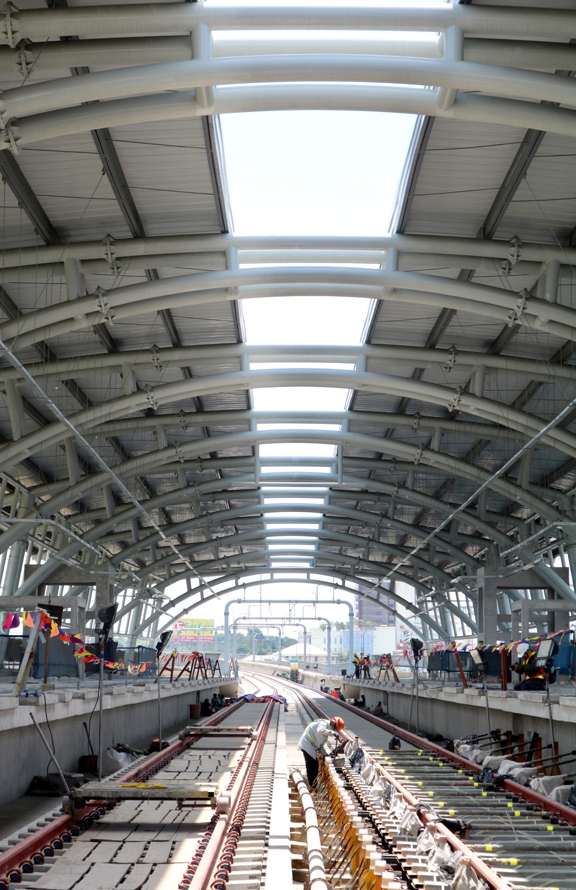 Gỡ vướng cho tuyến Metro số 1 li&ecirc;n quan đến việc nhập cảnh chuy&ecirc;n gia nước ngo&agrave;i - Ảnh 1.