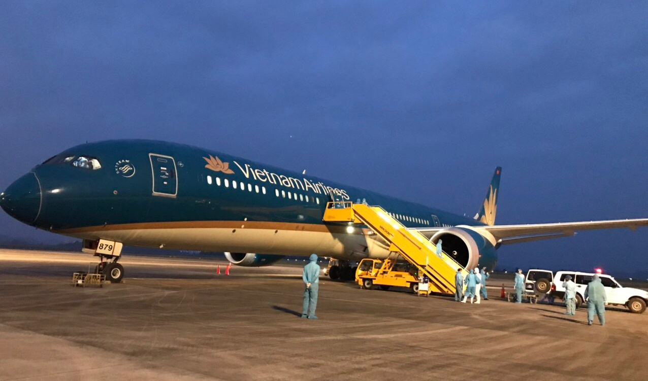 Lần đầu đưa 345 người Việt từ Nga về s&acirc;n bay V&acirc;n Đồn sau khi dịch Covid-19 b&ugrave;ng ph&aacute;t - Ảnh 8.