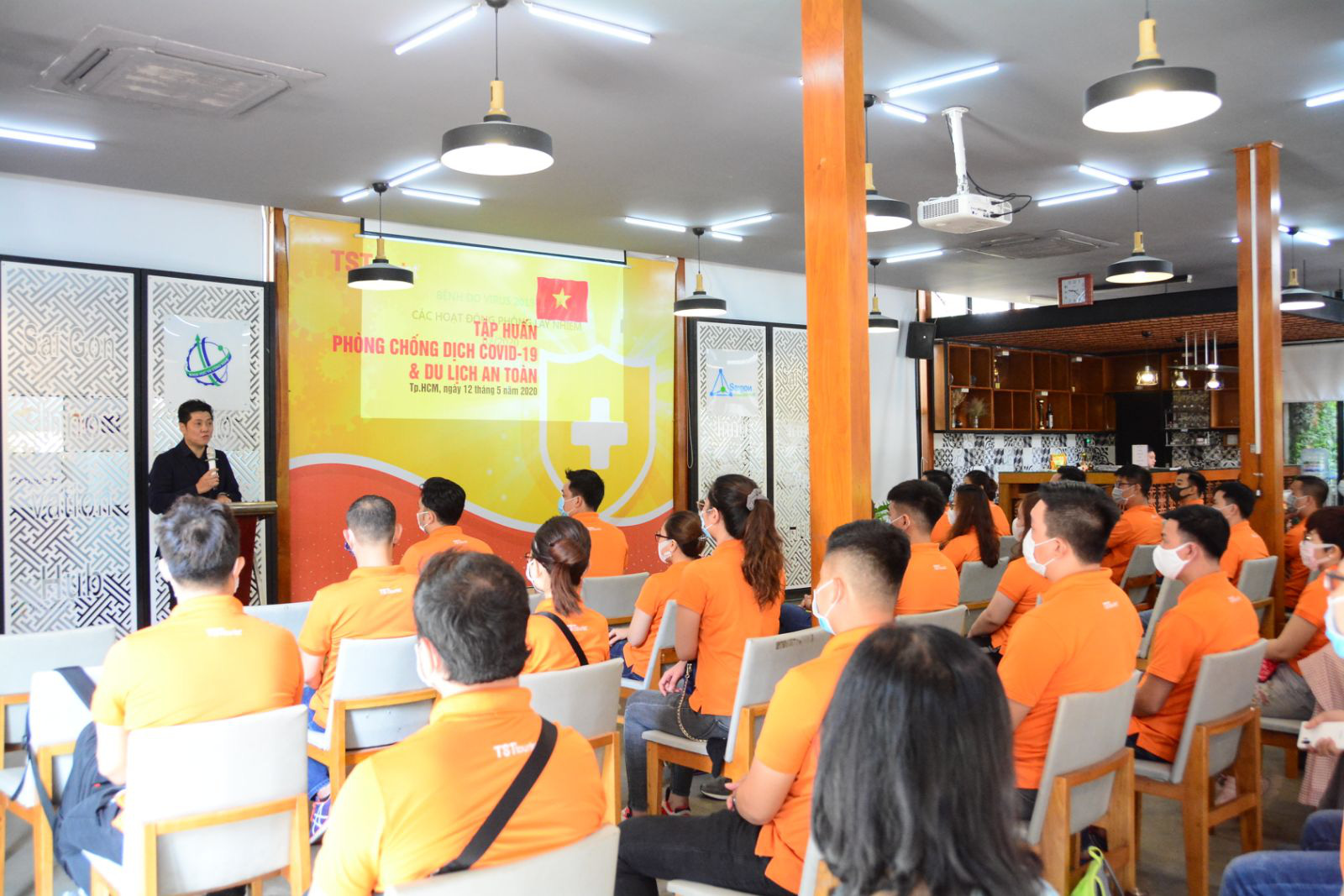 TST Tourist tập huấn phòng chống dịch Covid-19 và du lịch an toàn