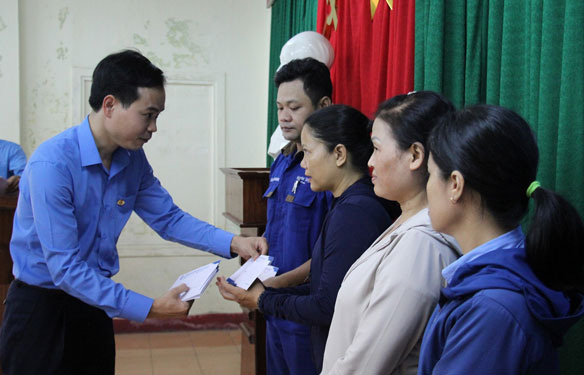 Chung tay vì đoàn viên - lao động khó khăn