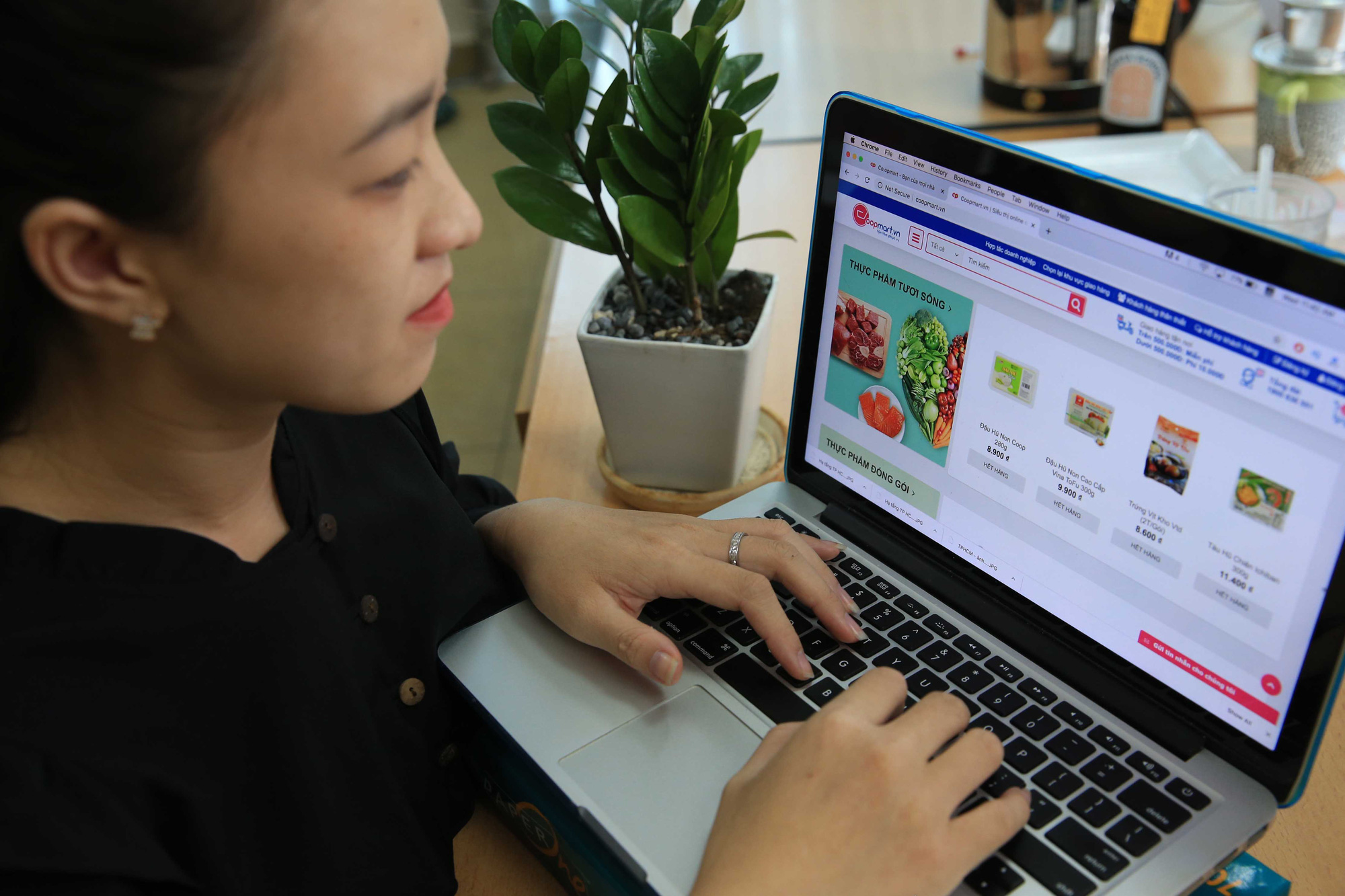 Mua hàng online có bị lừa đảo cũng không biết kiện ai!