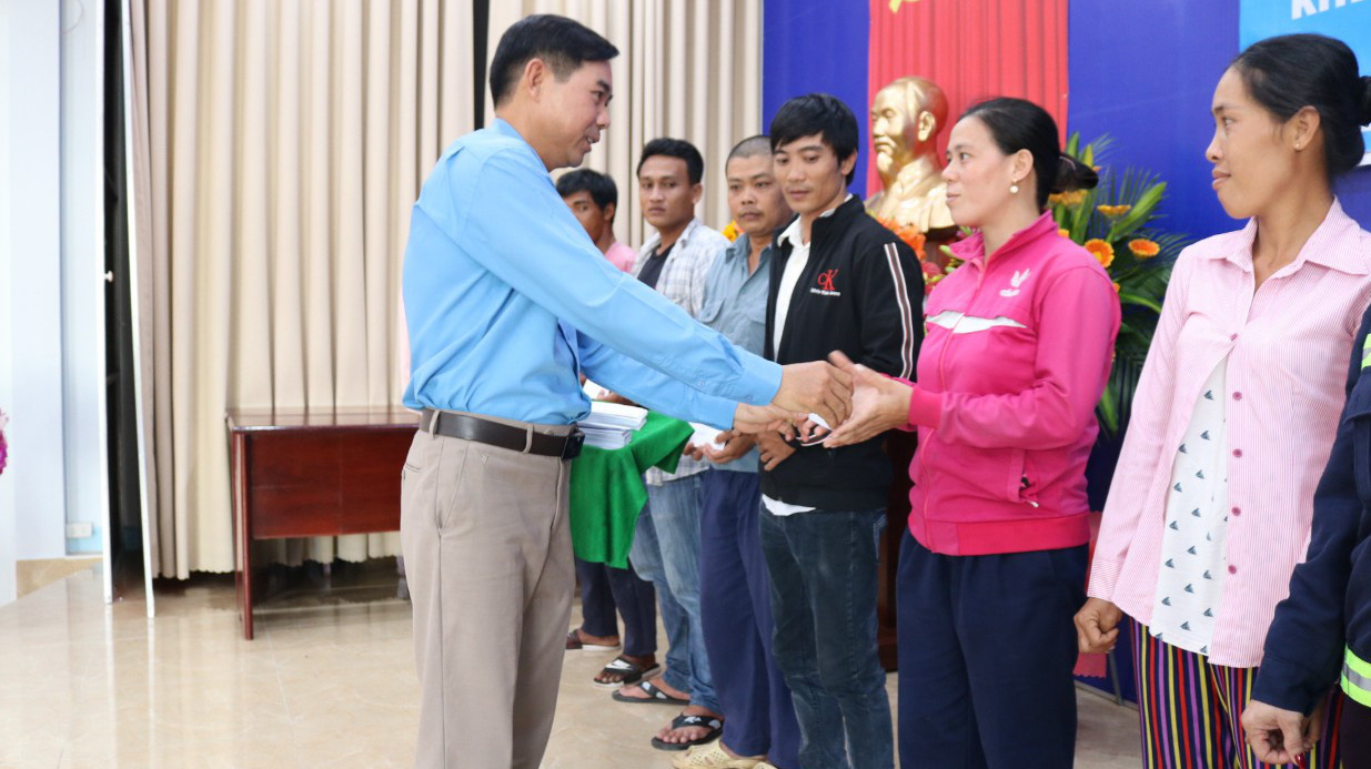 LĐLĐ huyện Phú Quốc quyên góp hơn 40 tấn gạo cho "thùng gạo thiện nguyện"