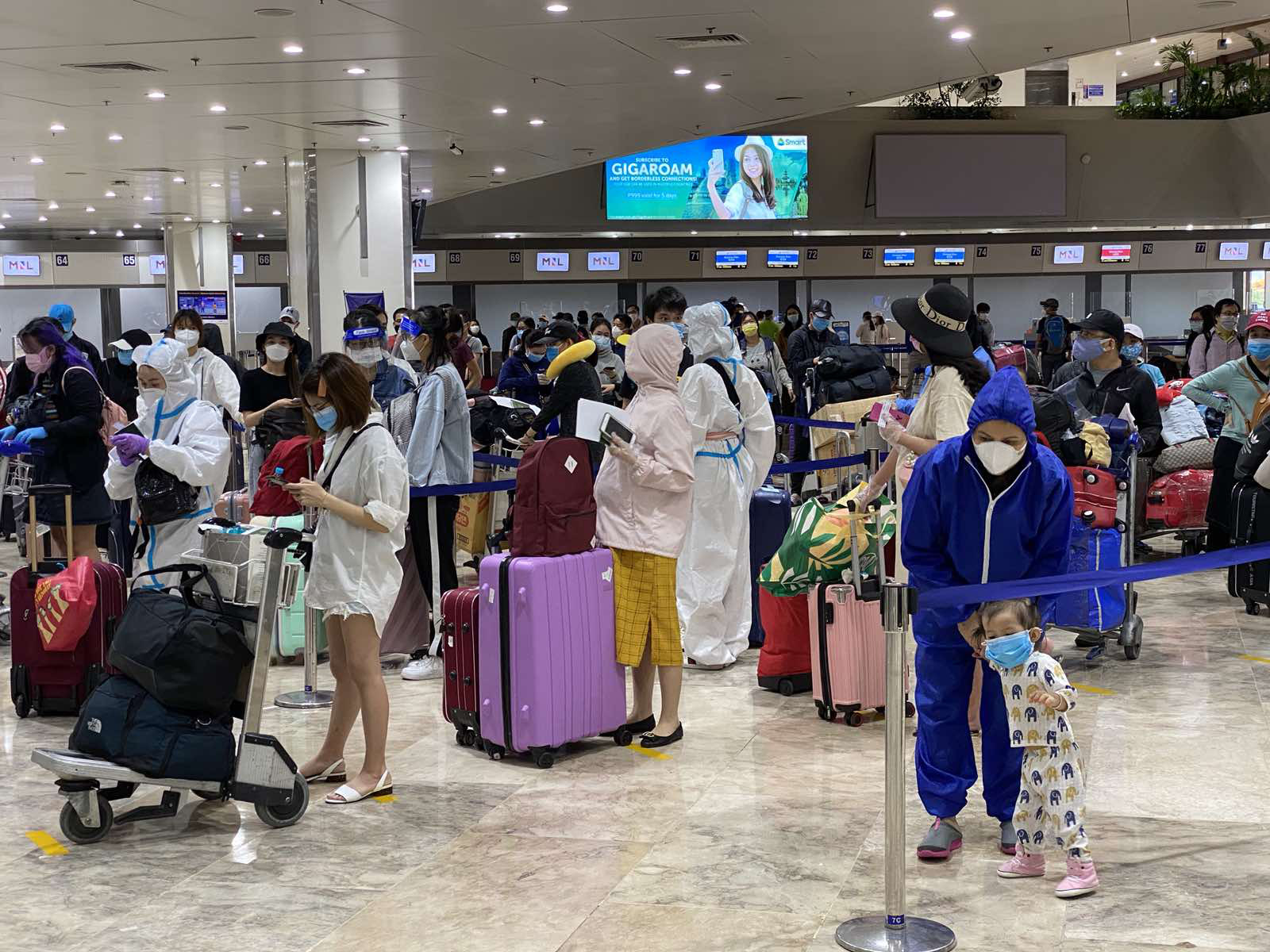 Chuyến bay đưa gần 200 người Việt từ Philippines về hạ c&aacute;nh tại Cần Thơ - Ảnh 2.