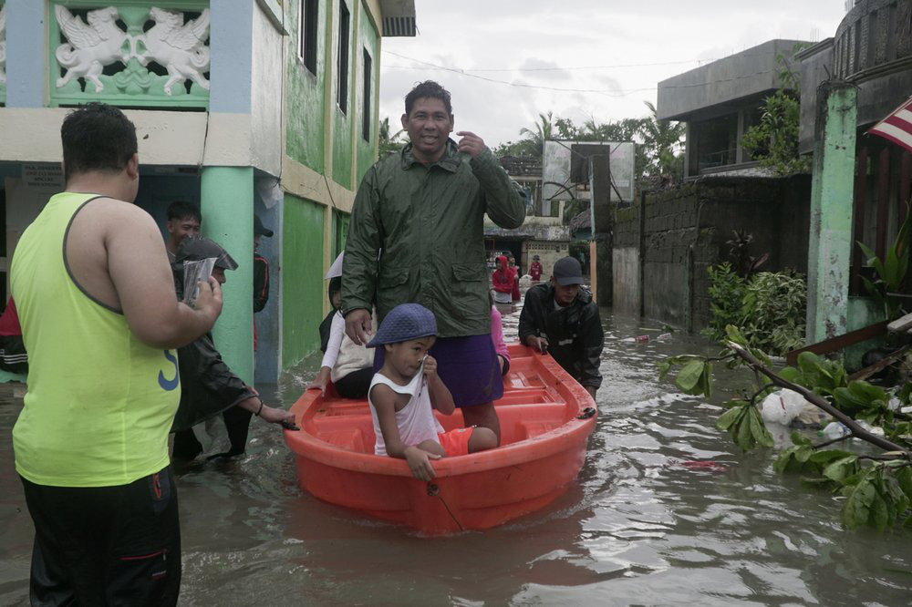 Philippines: Bão Vongfong thổi bay nhà cửa - Ảnh 2.