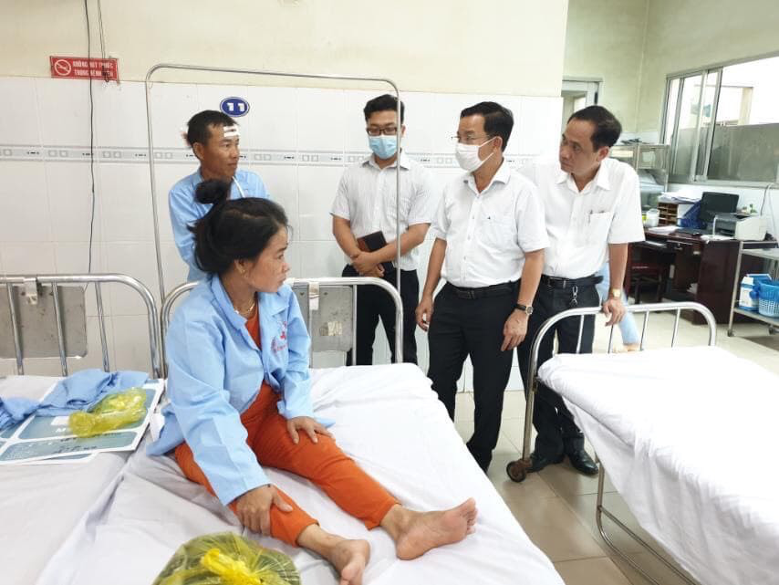 Nạn nhân kể lại phút kinh hoàng khi bức tường đổ sập - Ảnh 2.