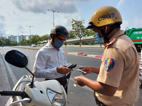 CSGT tổng kiểm tra phương tiện đường bộ: "Làm nóng" lại Nghị định 100