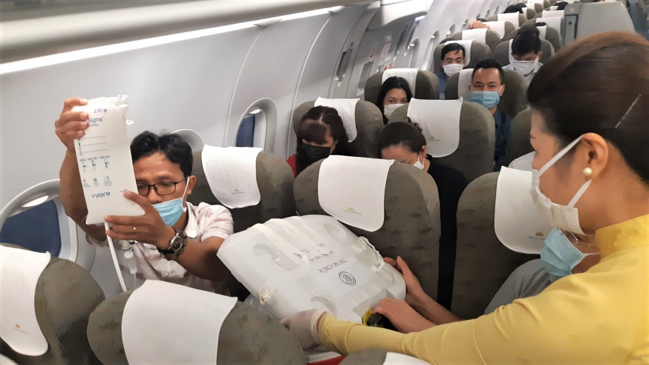 "Chạy đua" mang trái tim từ Hà Nội đến TP HCM