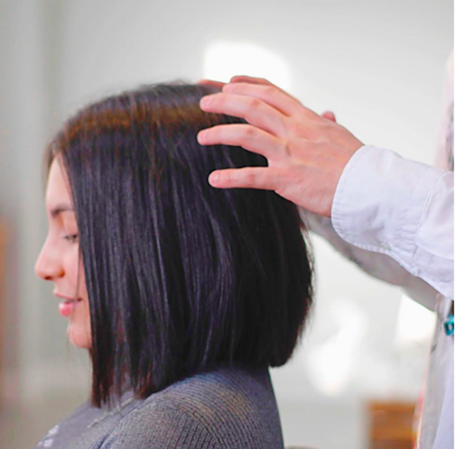 L’Oréal Professionnel chăm sóc tóc Tri ân các chiến sĩ blouse trắng - Ảnh 2.