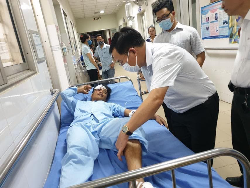 Nạn nhân kể lại phút kinh hoàng khi bức tường đổ sập