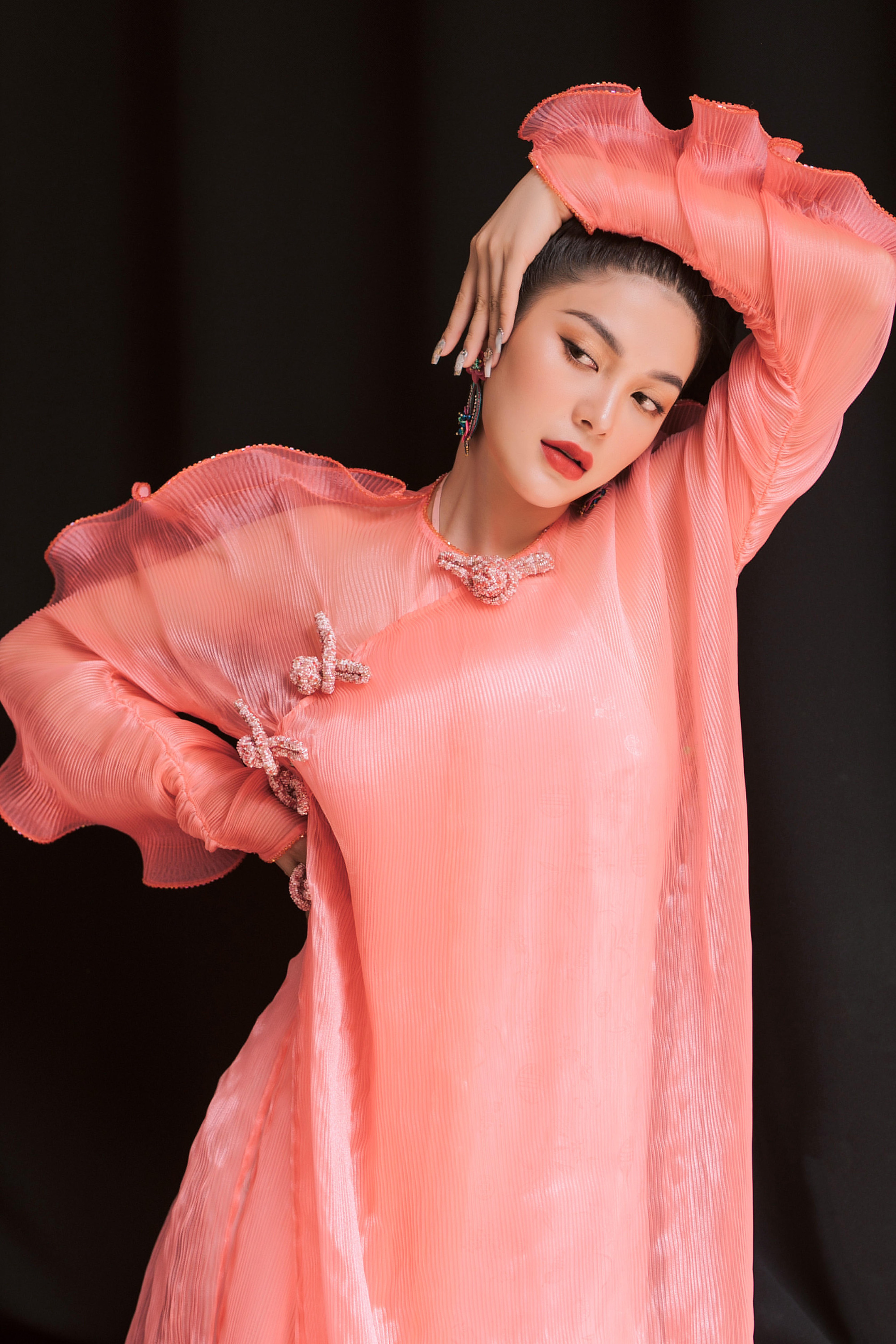 Ca sĩ, diễn viên Lily Chen: À chuyện bán thân…. - Ảnh 2.