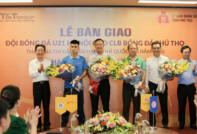 "Bầu" Hiển góp lực cho CLB đang chơi bóng ở Giải hạng Nhì quốc gia