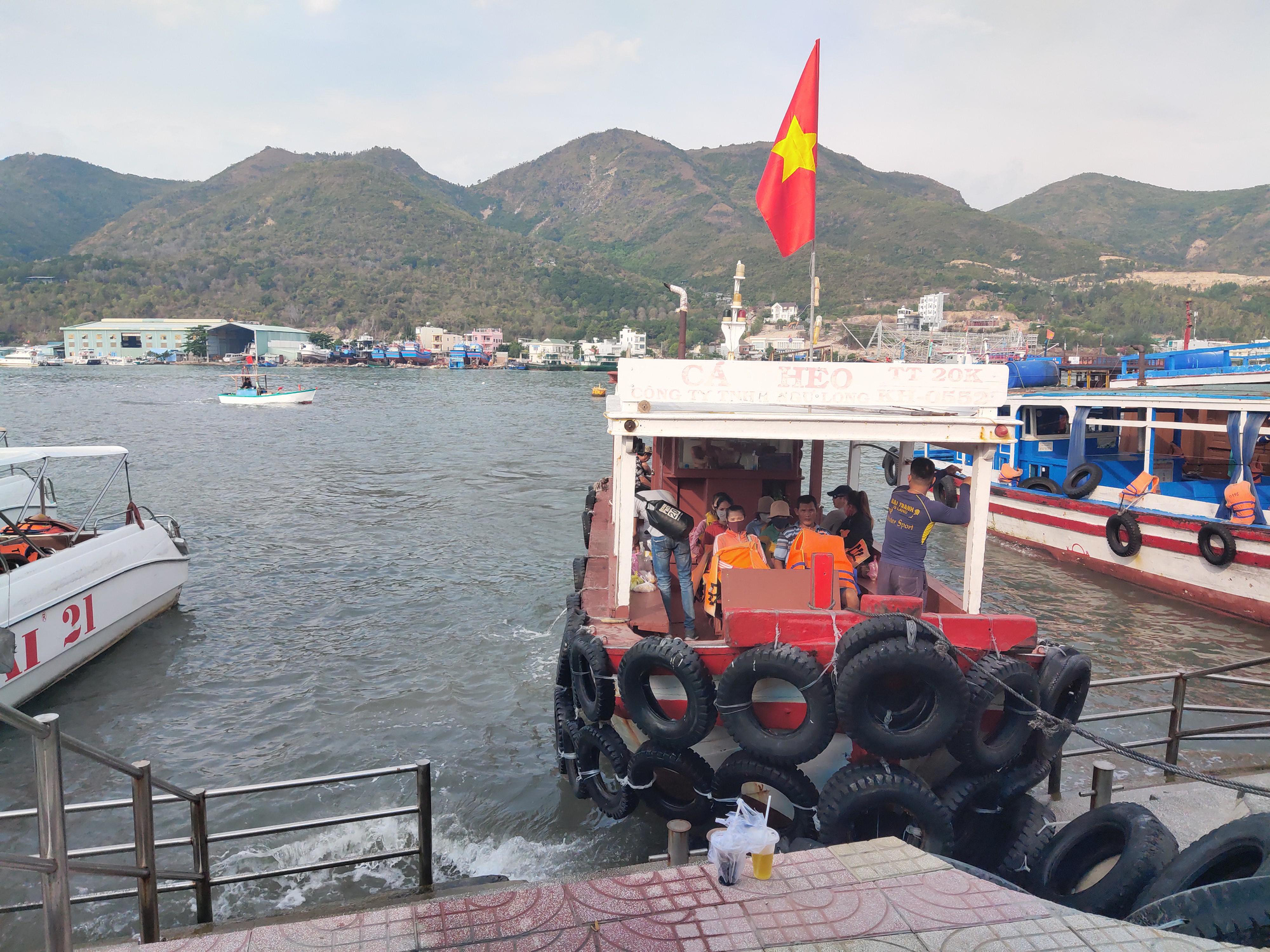 Nha Trang: Đ&oacute;ng cửa bến t&agrave;u du lịch Cầu Đ&aacute; - Ảnh 2.