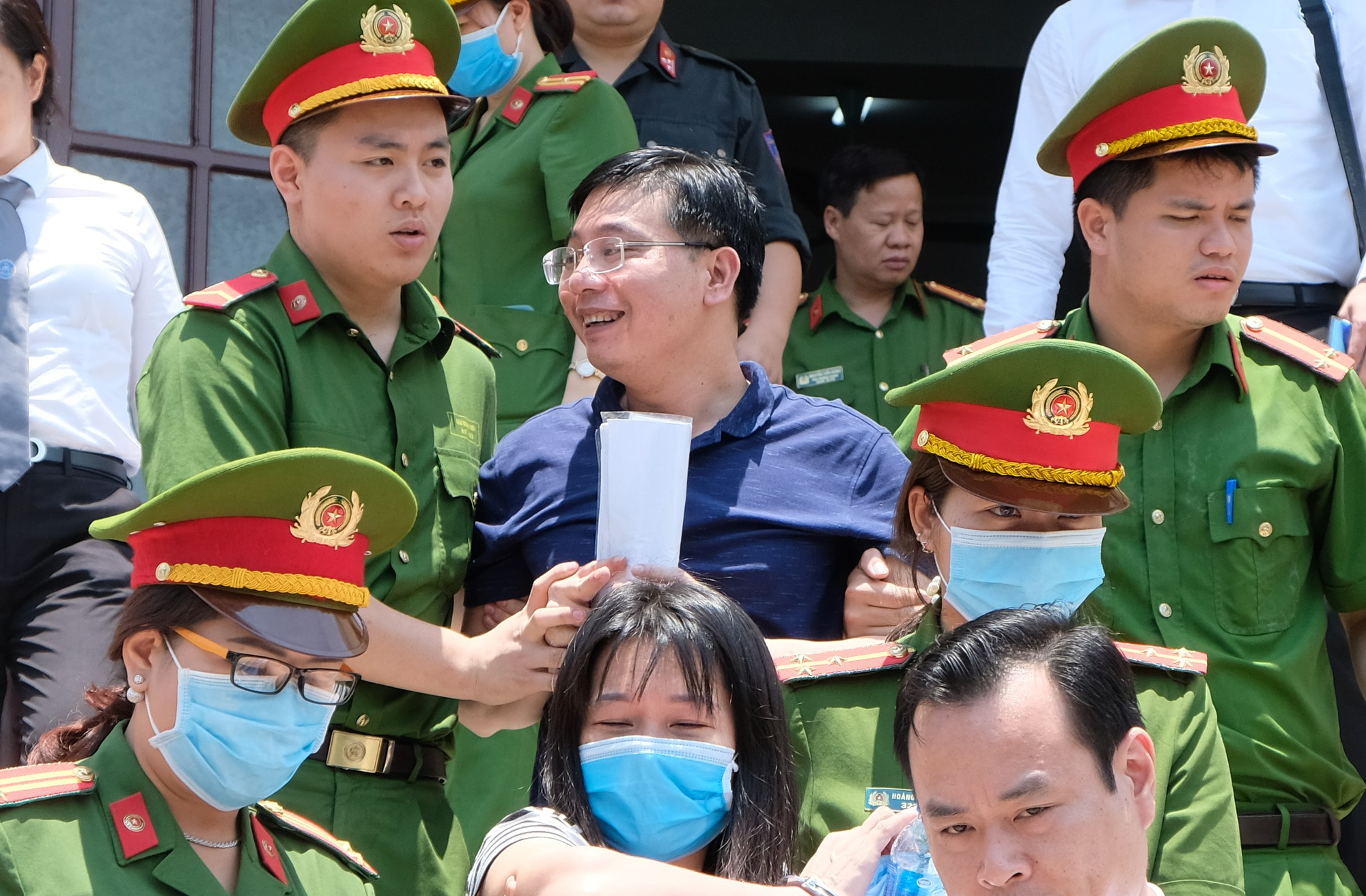 Vụ &aacute;n gian lận điểm thi THPT: Cựu thượng t&aacute; c&ocirc;ng an n&oacute;i sẽ k&ecirc;u oan tới đời con ch&aacute;u - Ảnh 1.