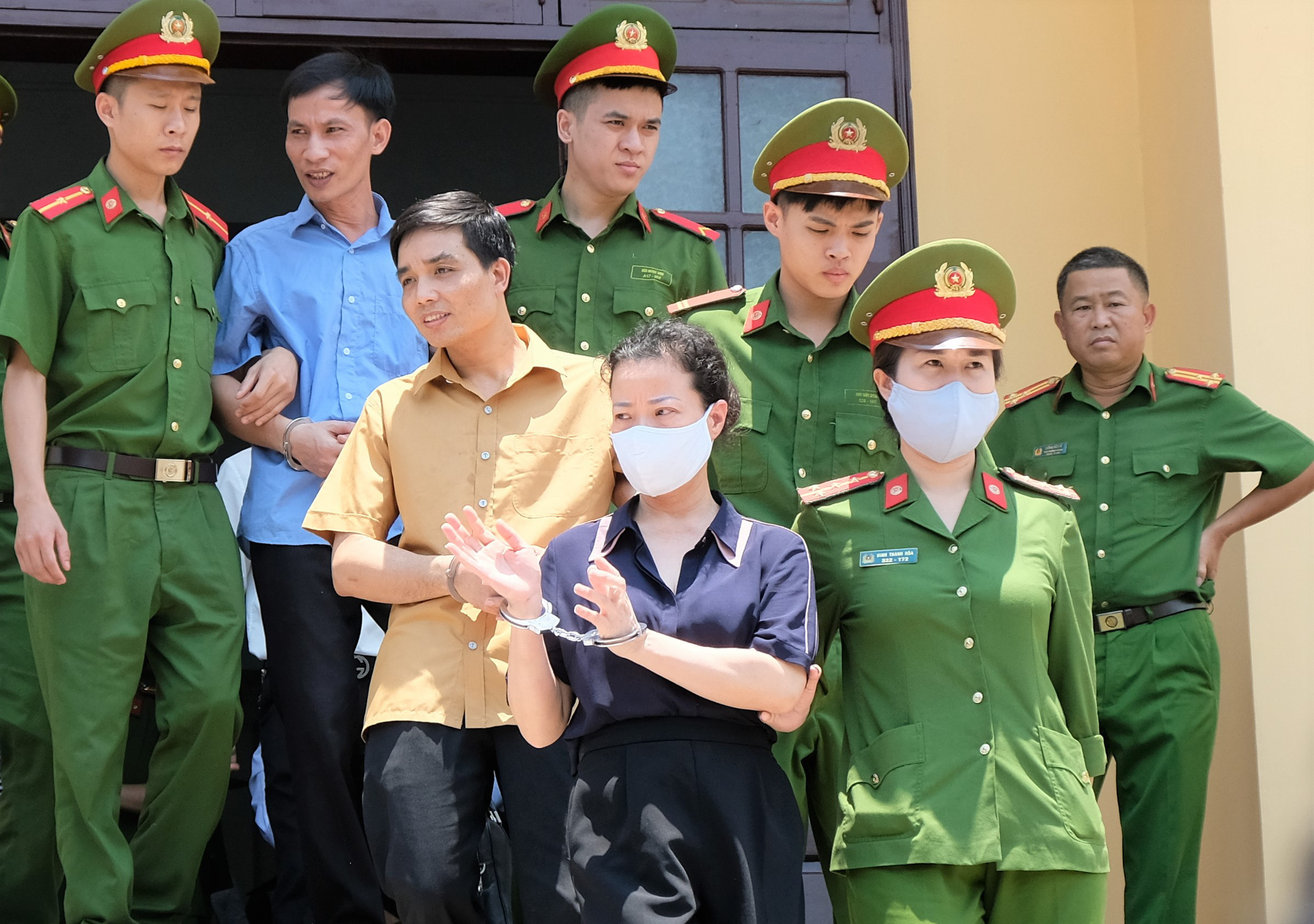 Cựu thượng t&aacute; c&ocirc;ng an trong vụ gian lận điểm thi ở H&ograve;a B&igrave;nh lĩnh 6 năm t&ugrave; - Ảnh 3.