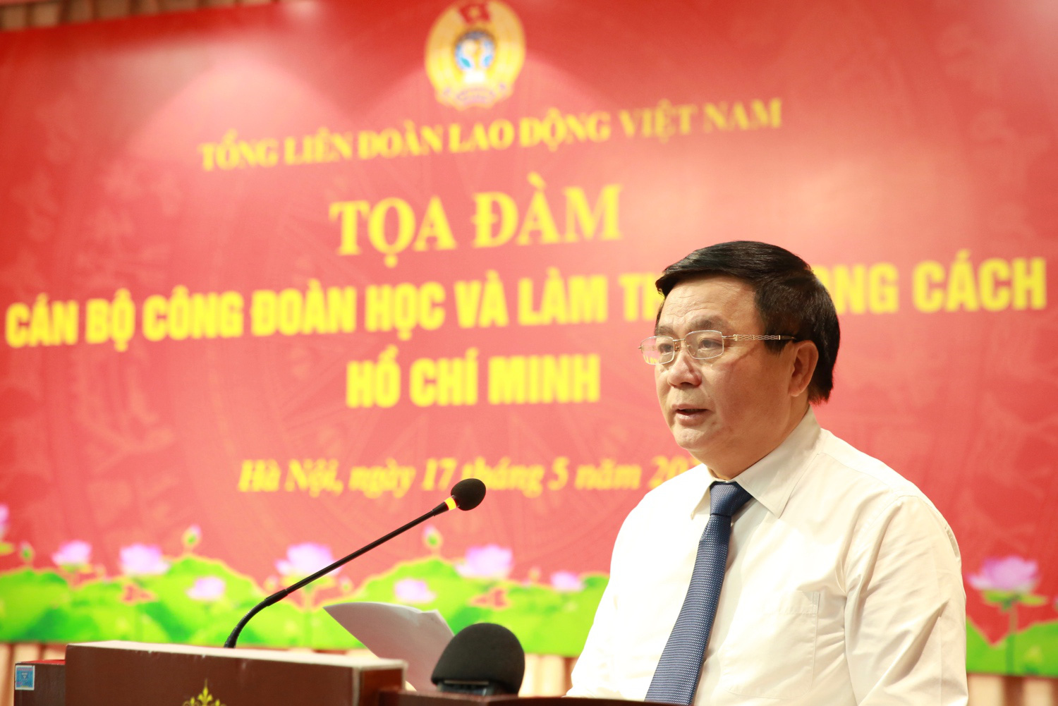 Tư tưởng Hồ Ch&iacute; Minh lu&ocirc;n l&agrave; &aacute;nh s&aacute;ng soi đường cho tổ chức C&ocirc;ng đo&agrave;n Việt Nam - Ảnh 2.