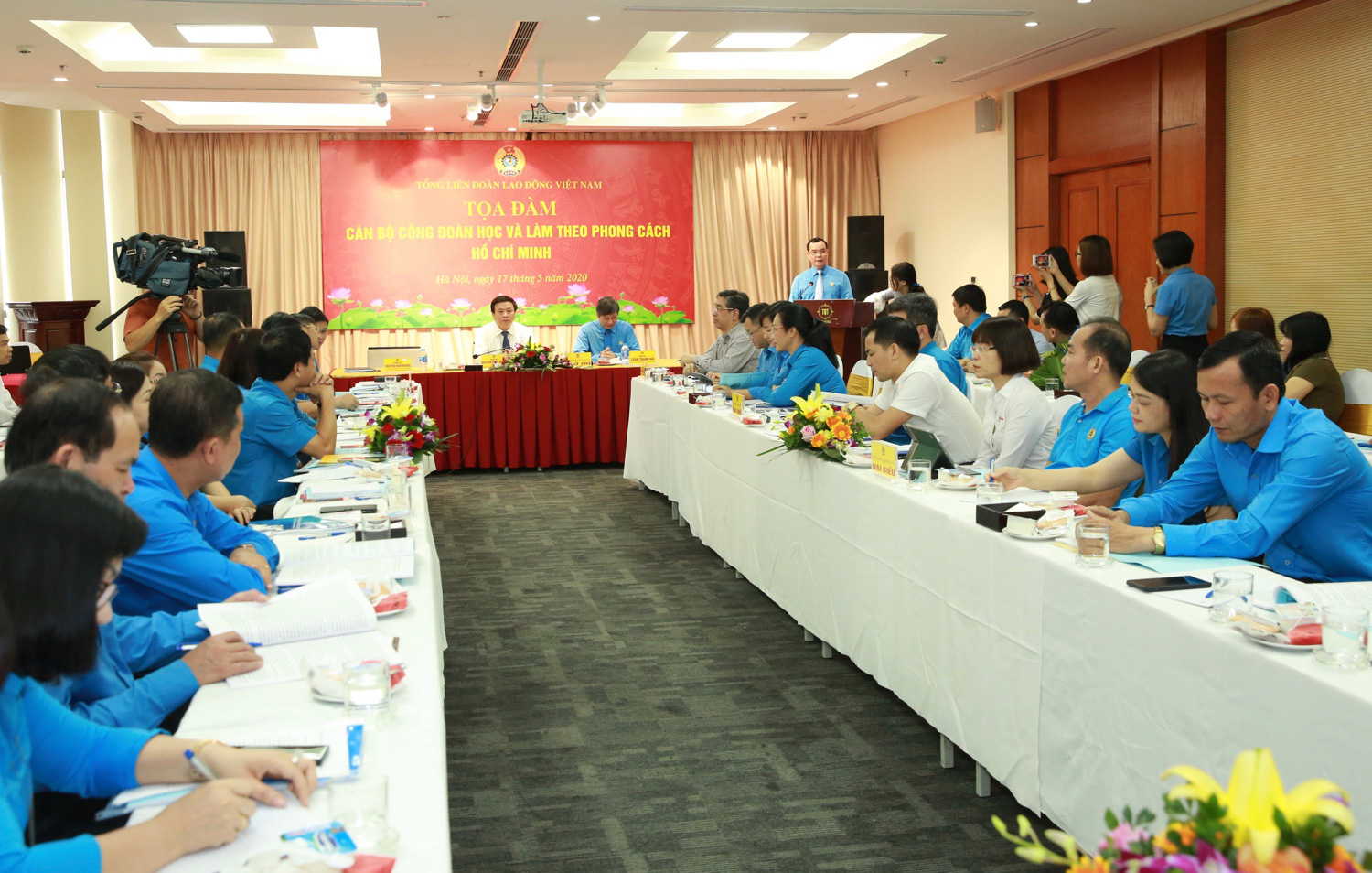 Tư tưởng Hồ Ch&iacute; Minh lu&ocirc;n l&agrave; &aacute;nh s&aacute;ng soi đường cho tổ chức C&ocirc;ng đo&agrave;n Việt Nam - Ảnh 1.