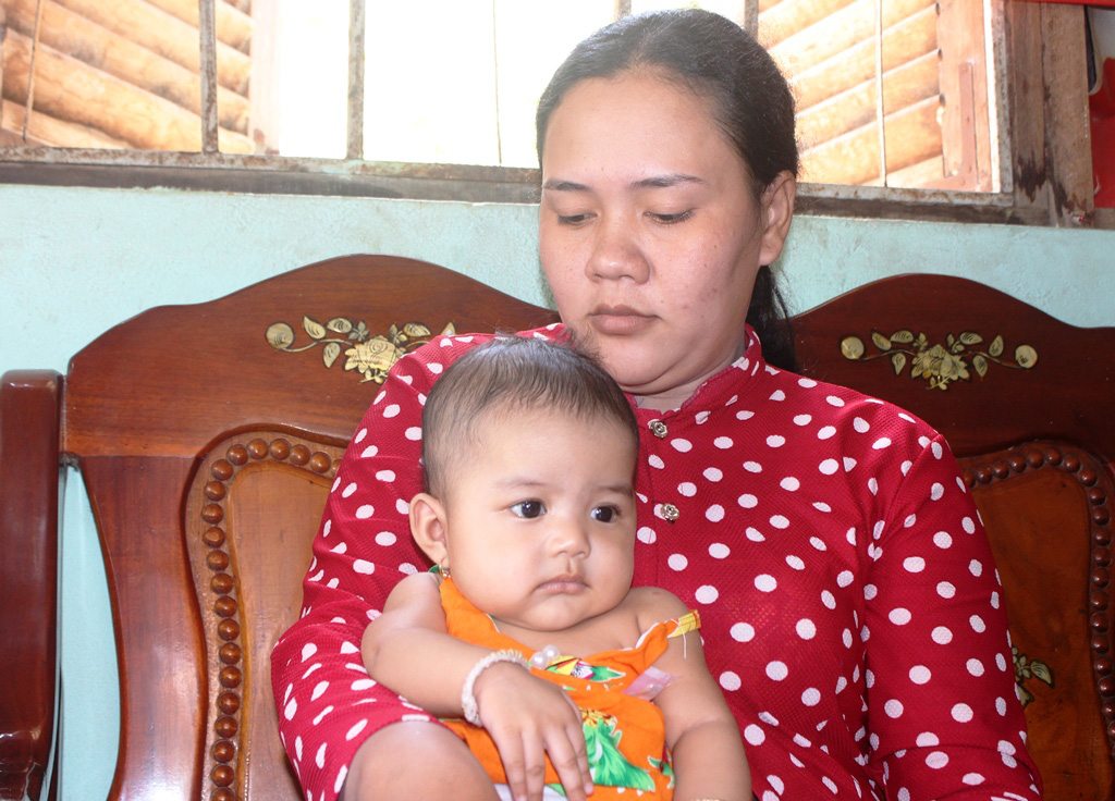 Gần 13 triệu đồng đến với gia đ&igrave;nh người đ&agrave;n &ocirc;ng Khmer ngh&egrave;o bị nổ đầu đạn - Ảnh 4.
