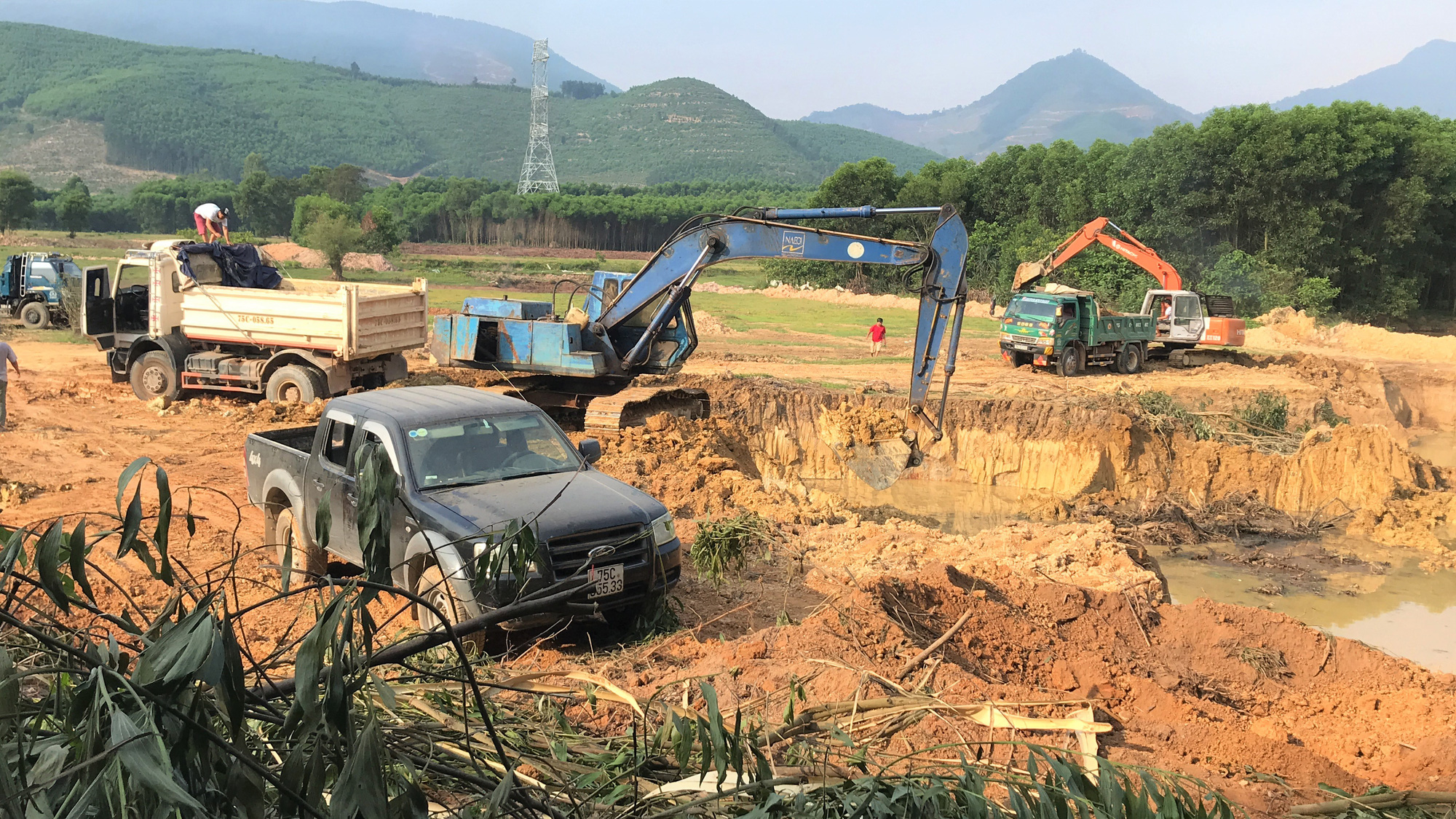 Núp bóng dự án để tận thu đất