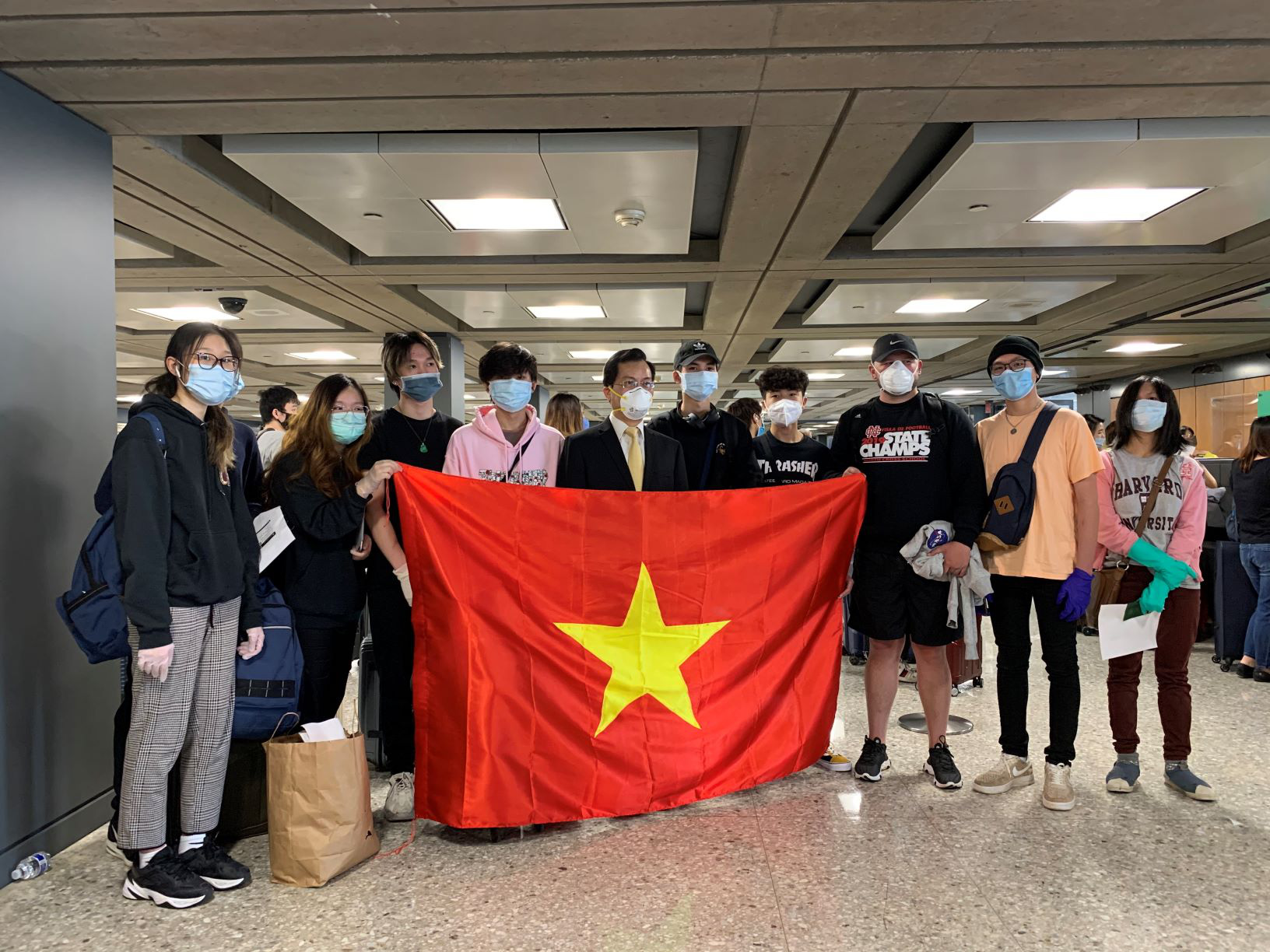 Đưa hơn 340 người Việt từ Washington DC về Nội B&agrave;i - Ảnh 2.