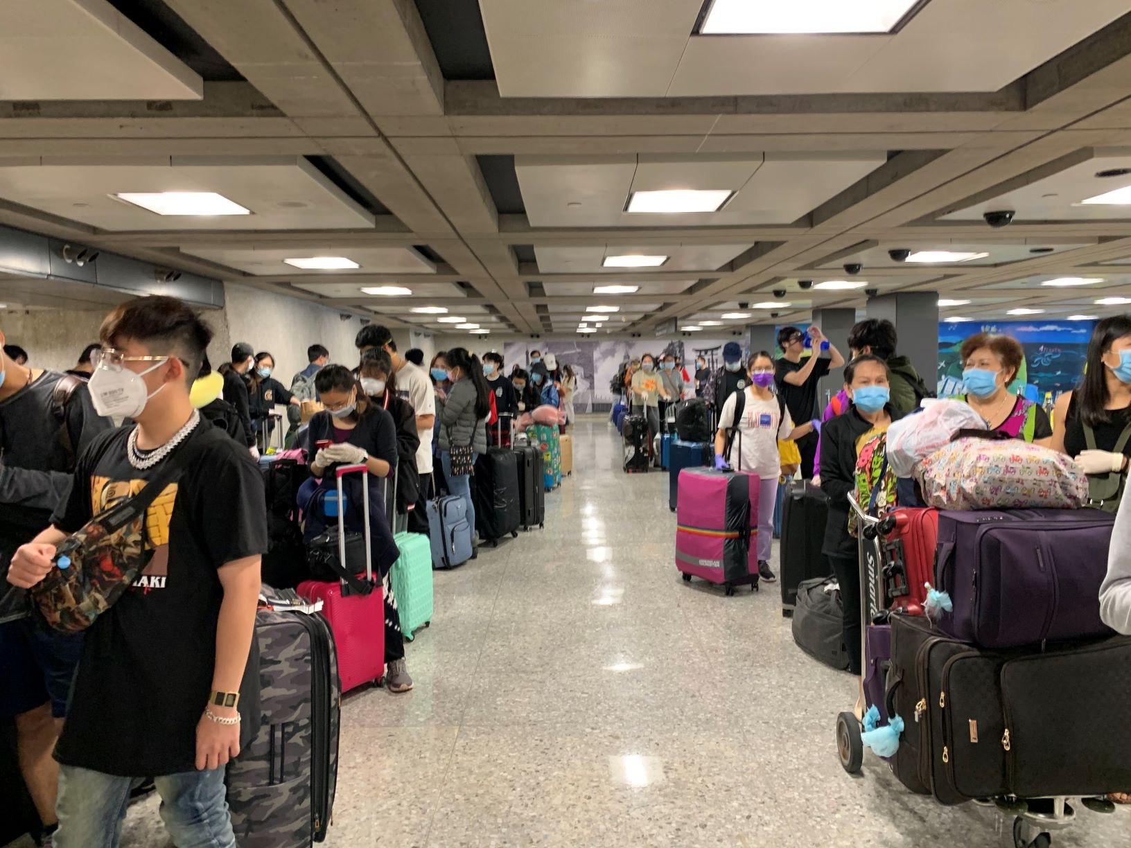 Đưa hơn 340 người Việt từ Washington DC về Nội B&agrave;i - Ảnh 4.