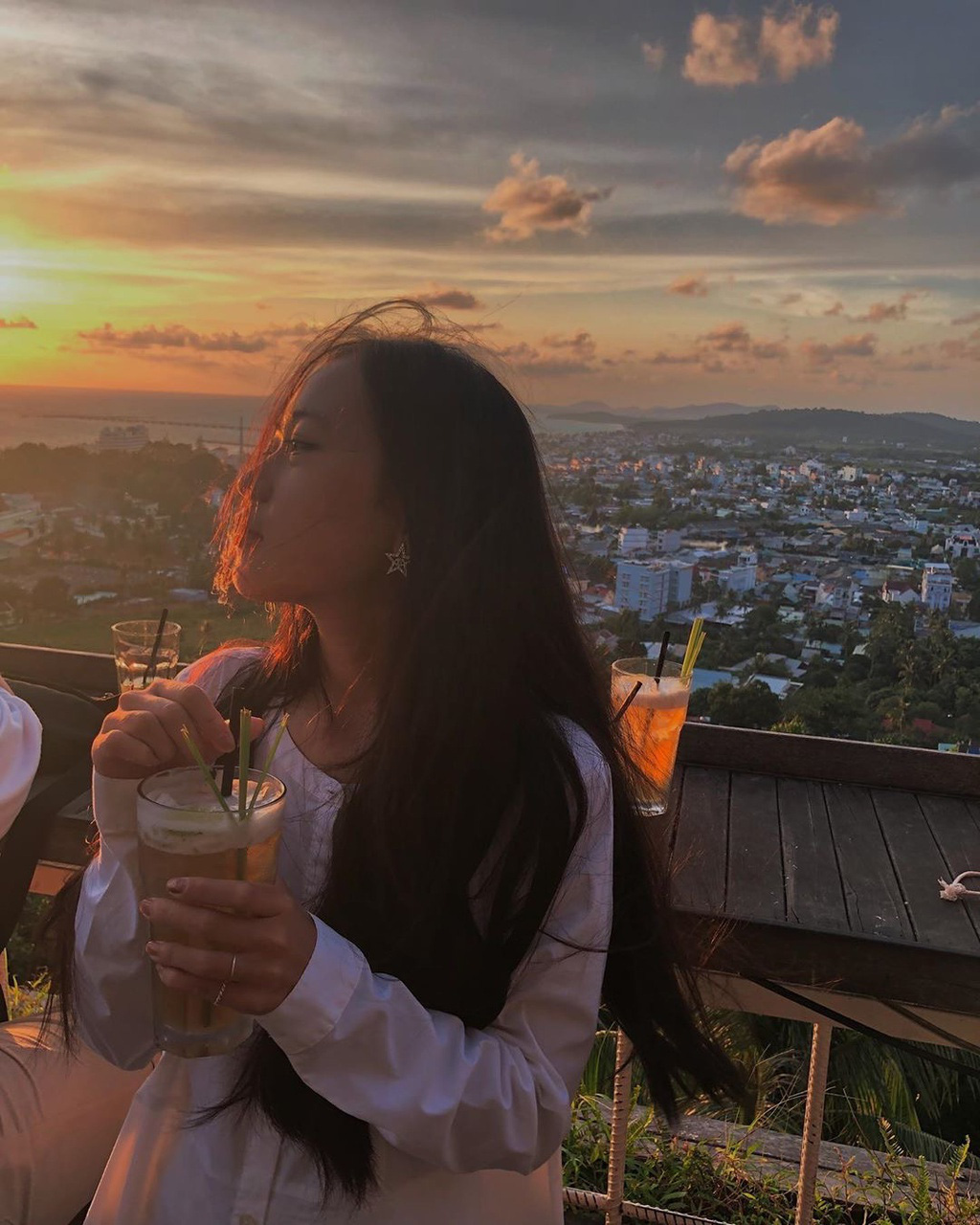 Ngắm ho&agrave;ng h&ocirc;n tại những qu&aacute;n c&agrave; ph&ecirc; view đẹp ở Ph&uacute; Quốc - Ảnh 8.