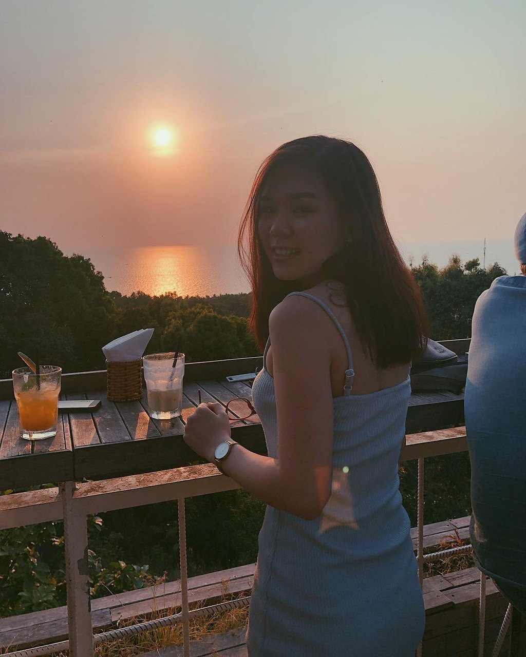 Ngắm ho&agrave;ng h&ocirc;n tại những qu&aacute;n c&agrave; ph&ecirc; view đẹp ở Ph&uacute; Quốc - Ảnh 9.