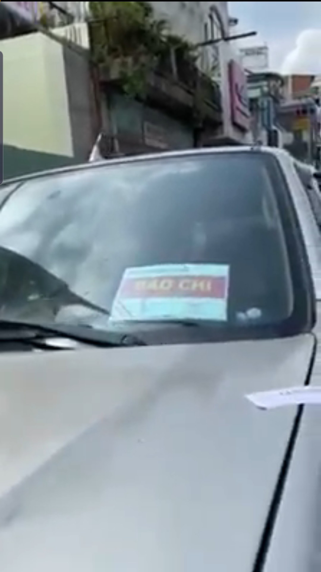 Đưa thẻ nhà báo hết hạn ra đòi trả xe vi phạm, thách thức công an - Ảnh 3.