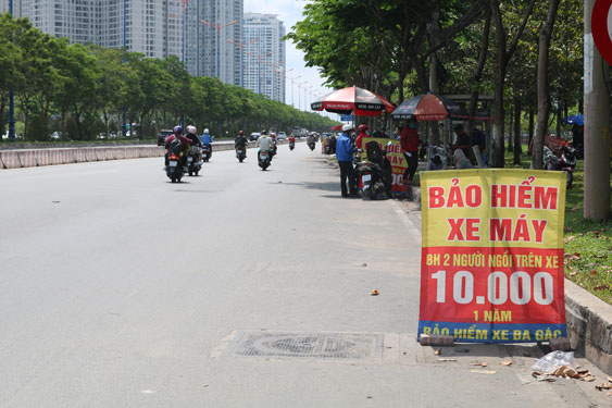 Cẩn trọng với bảo hiểm xe máy siêu rẻ - Ảnh 1.