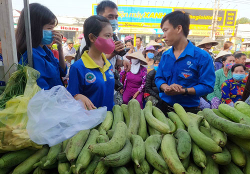 Bình Dương: "Gian hàng 0 đồng" hỗ trợ công nhân nghèo