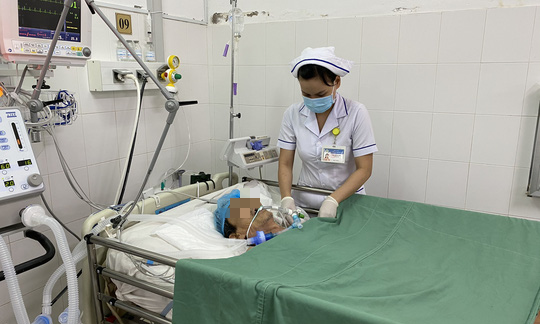 Bỏ thủ tục hành chính, cứu cụ ông U90 ngưng tim, tím tái 30 phút