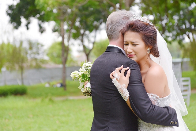 Người đ&agrave;n &ocirc;ng chờ t&ocirc;i tr&ecirc;n s&acirc;n t&ograve;a - Ảnh 2.