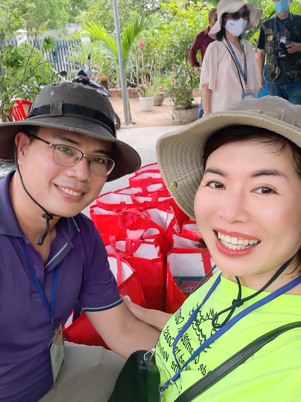 Hỗ trợ ho&agrave;n cảnh kh&oacute; khăn sau dịch Covid-19 - Ảnh 8.