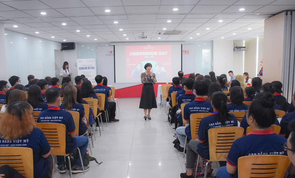 SonKim Retail tuyển dụng sinh vi&ecirc;n ngay tại lễ khai giảng của Trường CĐ Việt Mỹ - Ảnh 2.