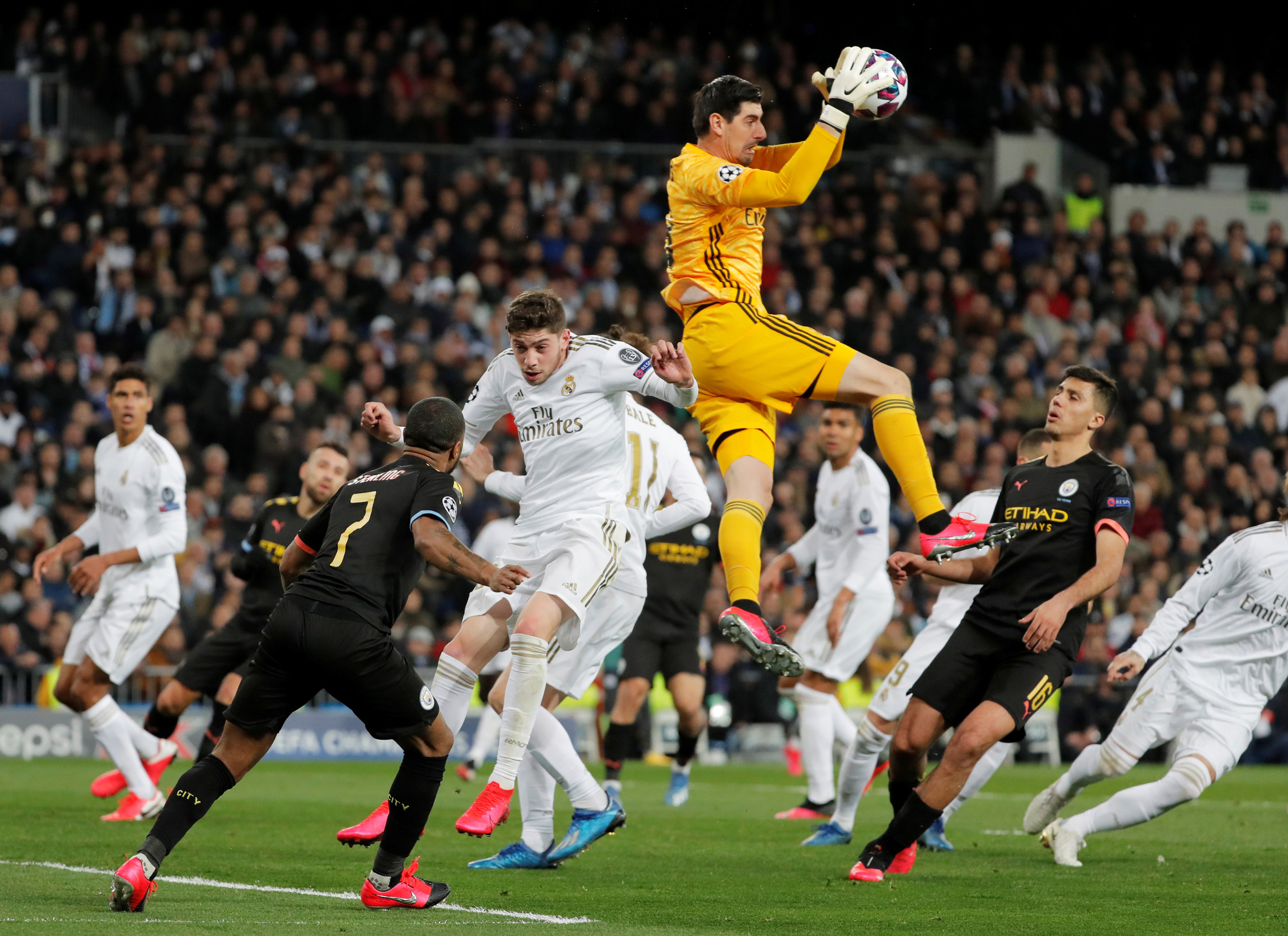 Ngoại hạng Anh "phá rối" Champions League