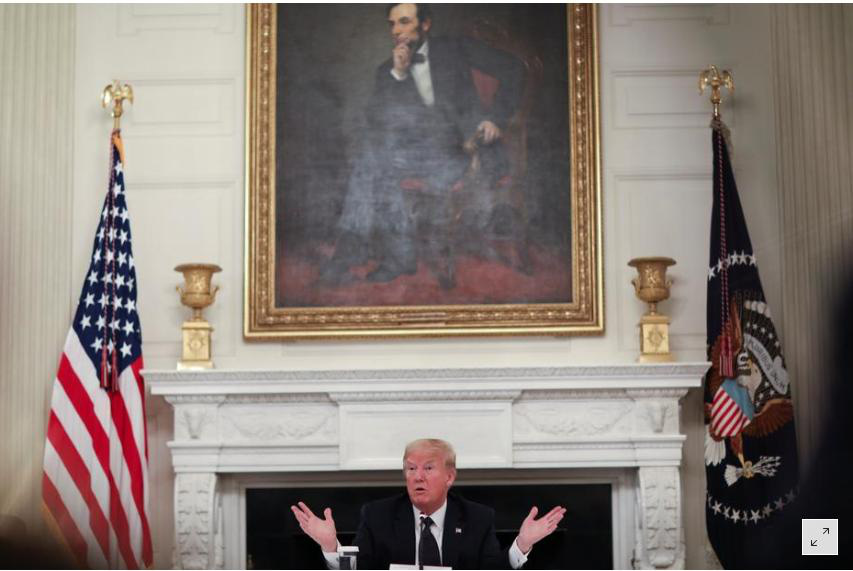 Tổng thống Donald Trump vẫn uống thuốc chống sốt rét để phòng Covid-19