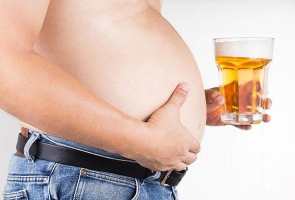 Thực hư chuyện "bụng bia" làm quý ông "yếu" đi?
