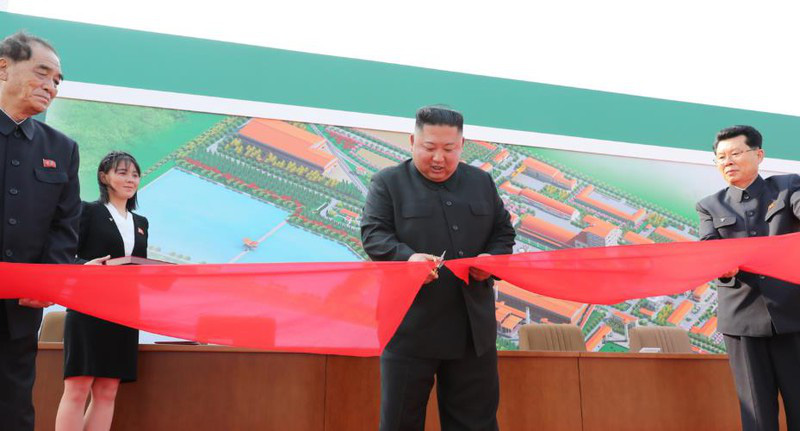Nhà lãnh đạo Triều Tiên Kim Jong-un bất ngờ xuất hiện