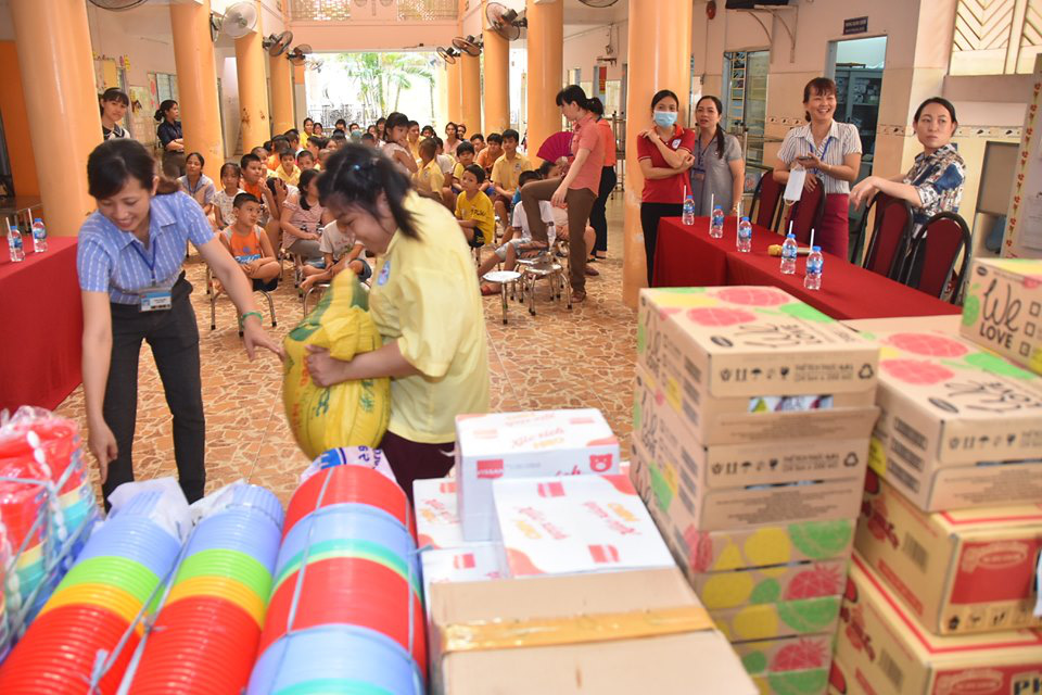 Tiếp tục thăm và tặng quà các cơ sở bảo trợ xã hội - Ảnh 3.