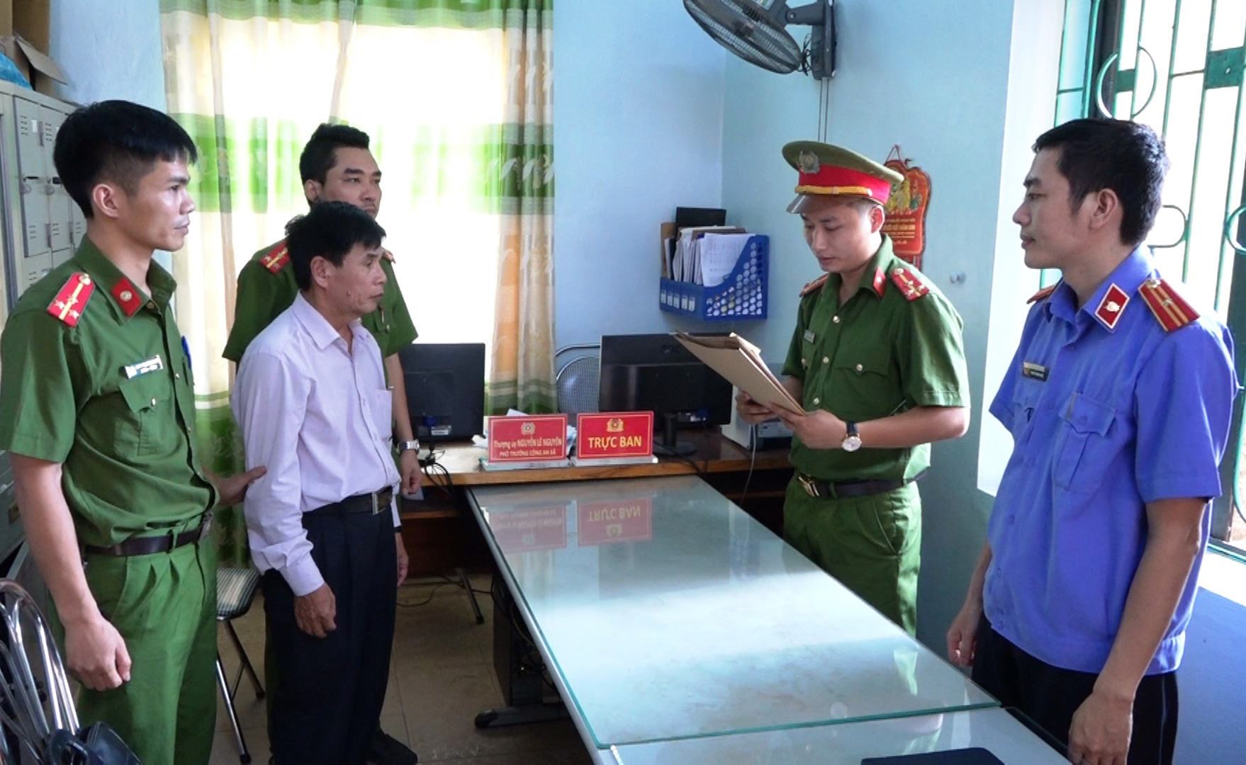 Quảng Bình: "Nổ" rằng mình có nhiều quan hệ, lừa "chạy" việc gần 600 triệu đồng