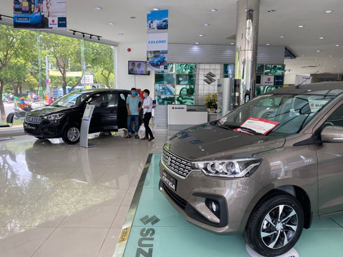 Giảm lệ phí trước bạ, giá xe vẫn khó giảm