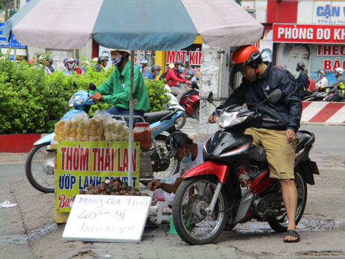 Việt Nam rộ m&ugrave;a, tr&aacute;i c&acirc;y Th&aacute;i Lan vẫn đổ bộ - Ảnh 1.