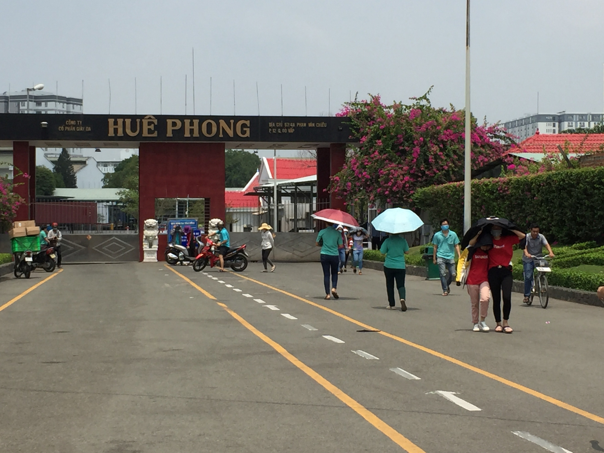 C&ocirc;ng ty TNHH gi&agrave;y da Hu&ecirc; Phong cắt giảm 2.200 lao động - Ảnh 1.