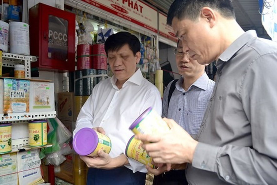 Thủ tướng y&ecirc;u cầu xử l&yacute; nghi&ecirc;m quảng c&aacute;o thực phẩm chức năng lừa dối người ti&ecirc;u d&ugrave;ng - Ảnh 2.