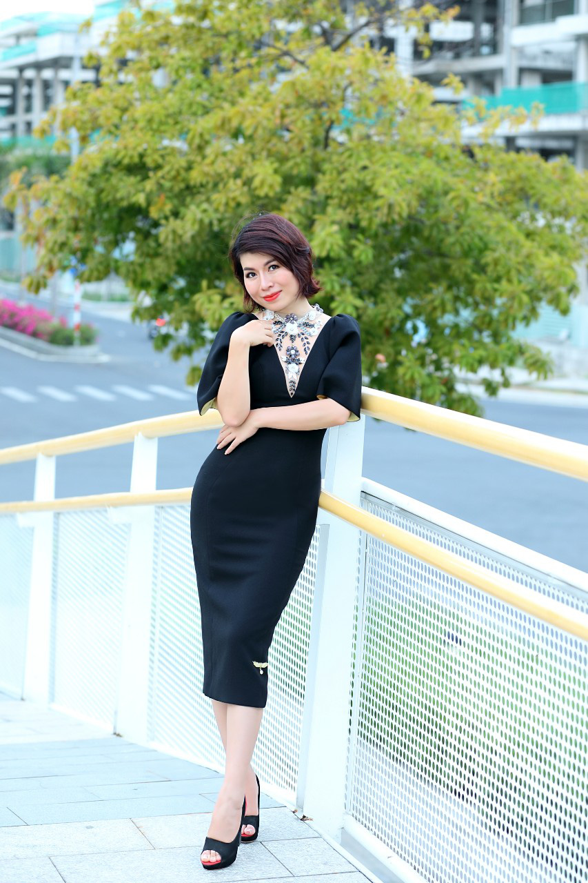 Diễn giả - MC Thi Thảo: Tự tin, sang trọng với thiết kế Phoenix_V của siêu mẫu Vũ Thu Phương - Ảnh 11.
