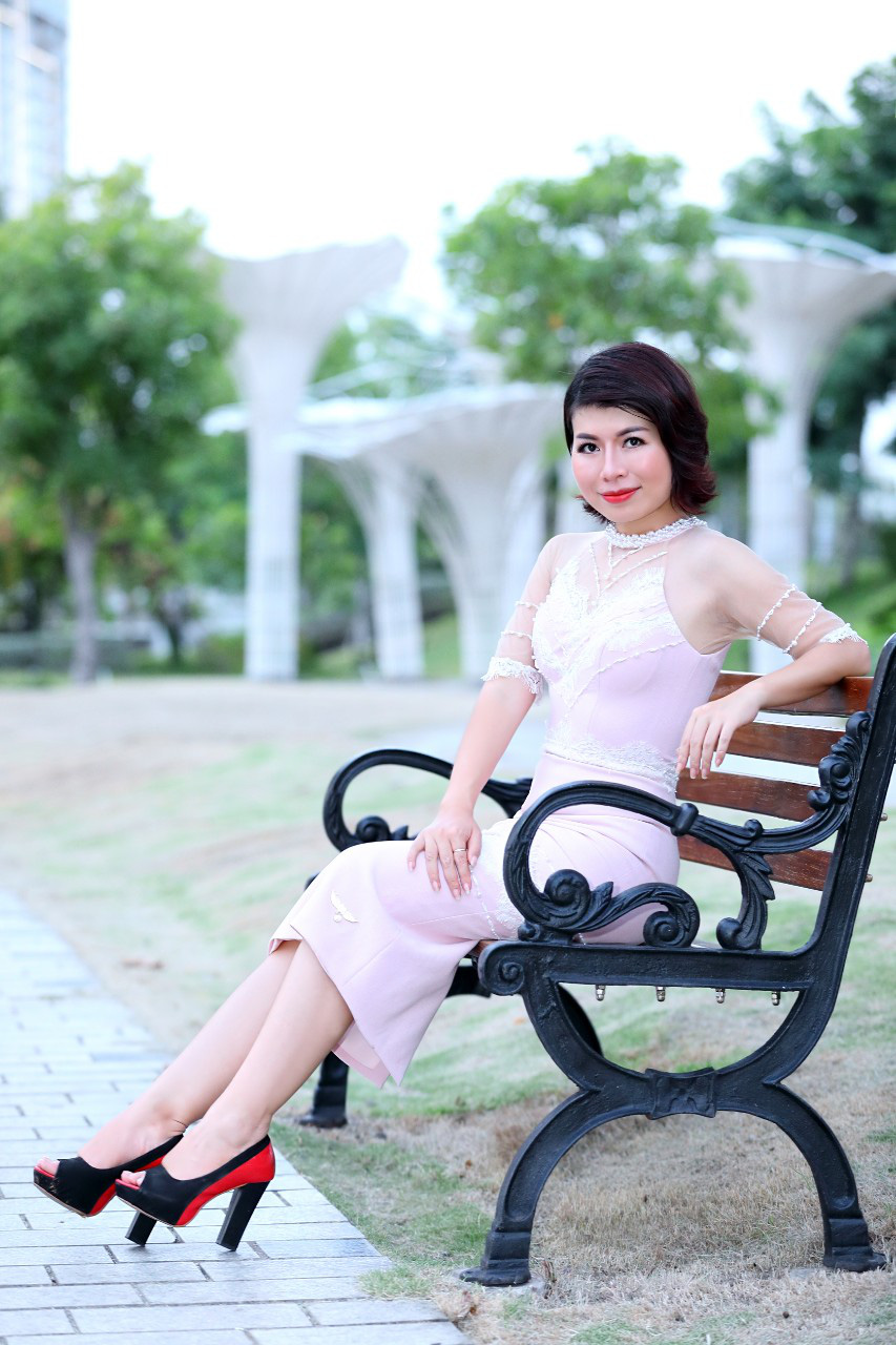 Diễn giả - MC Thi Thảo: Tự tin, sang trọng với thiết kế Phoenix_V của siêu mẫu Vũ Thu Phương - Ảnh 3.